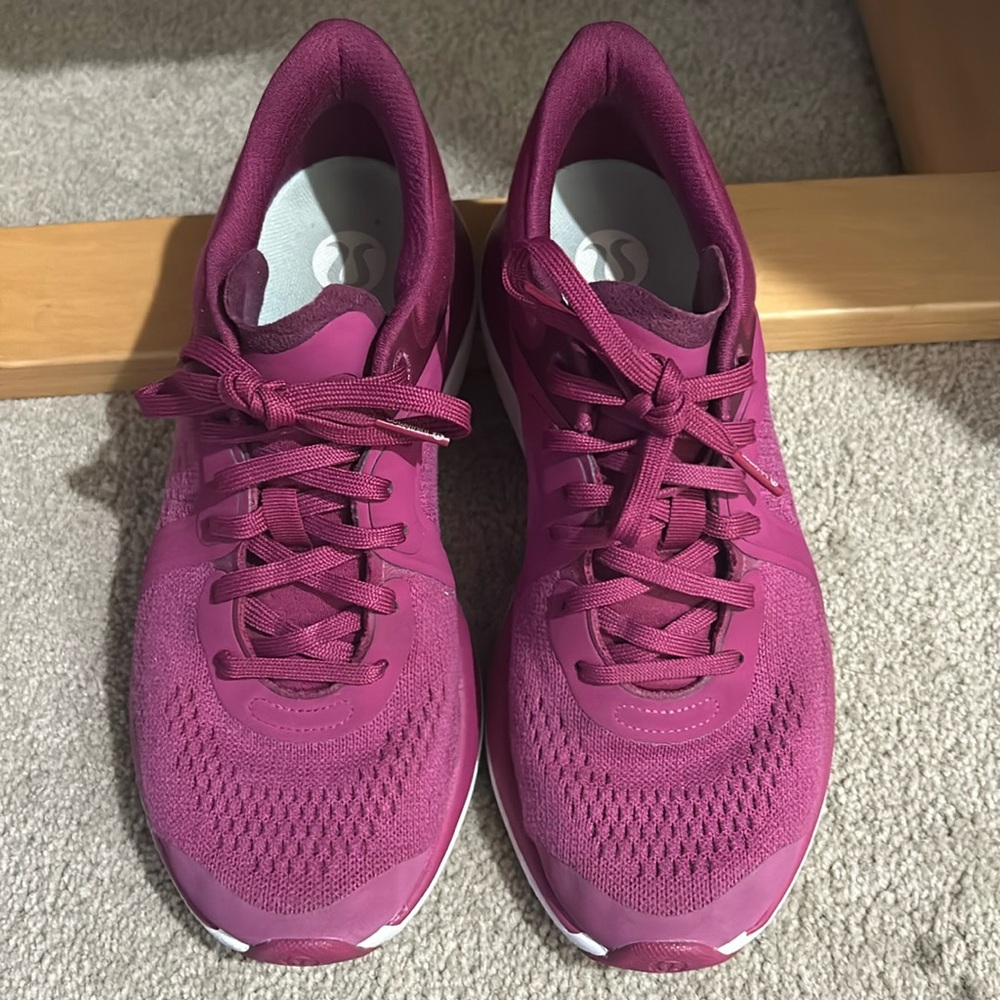 LULULEMON chargefeel low size 7.5